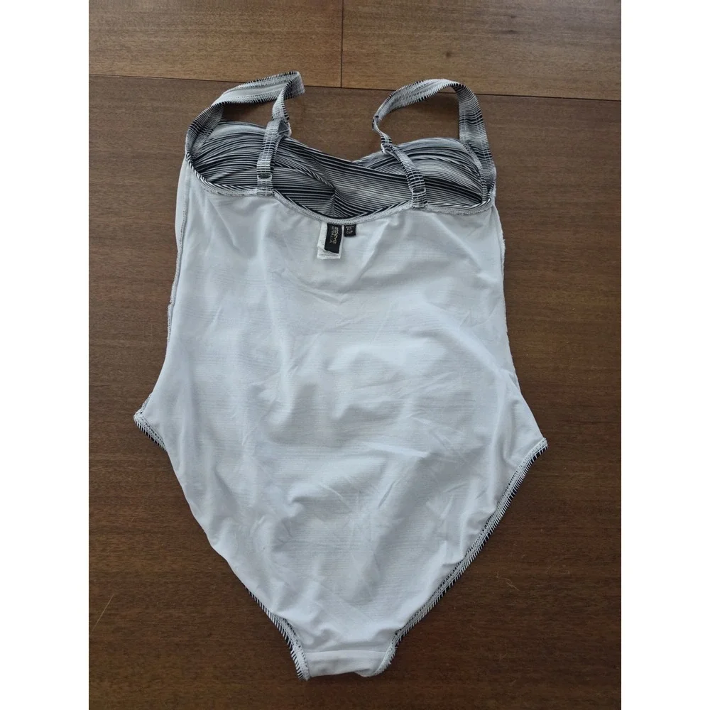 Bond-eye Australia One Piece  Ruched Swimsuit Us Sz 10 Black And‎ White Striped